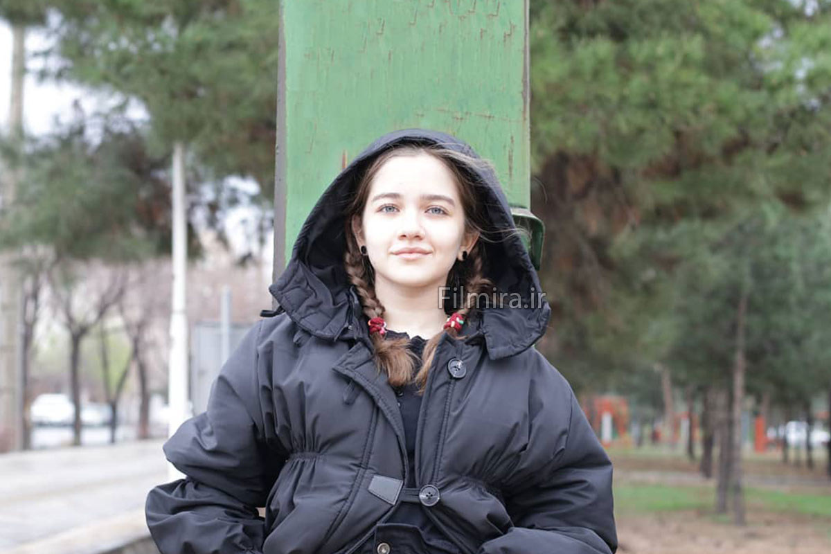 بیوگرافی عسل مردی در نقش مژگان(مومو) در بچه مهندس 2