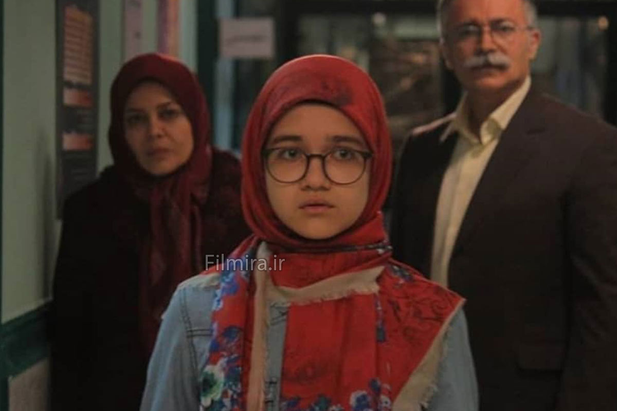 بیوگرافی عسل مردی در نقش مژگان(مومو) در بچه مهندس 2