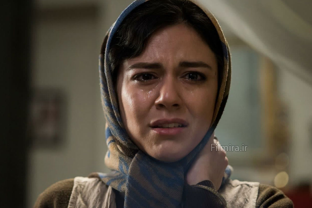 بازیگران فیلم آنجا همان ساعت