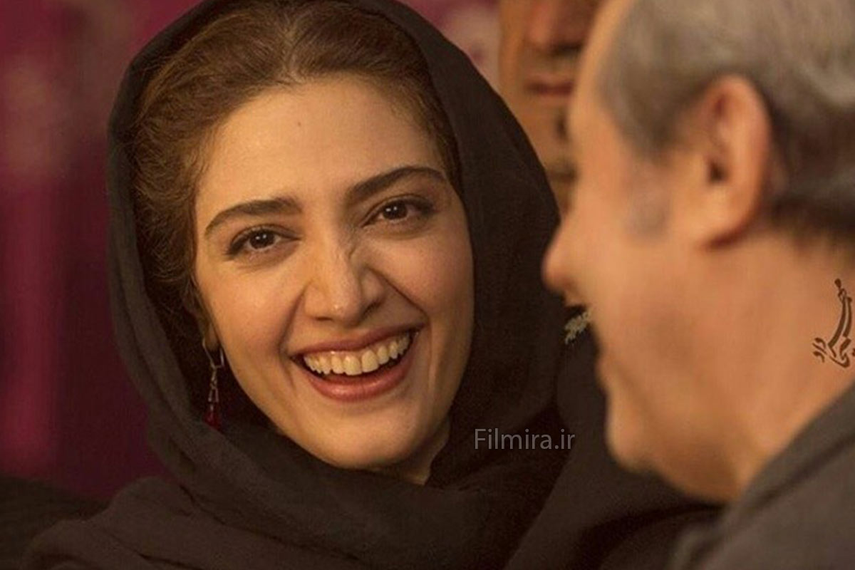 بیوگرافی مینا ساداتی